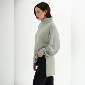 EMMA KNUDSEN Hunter Hi-Lo Turtleneck